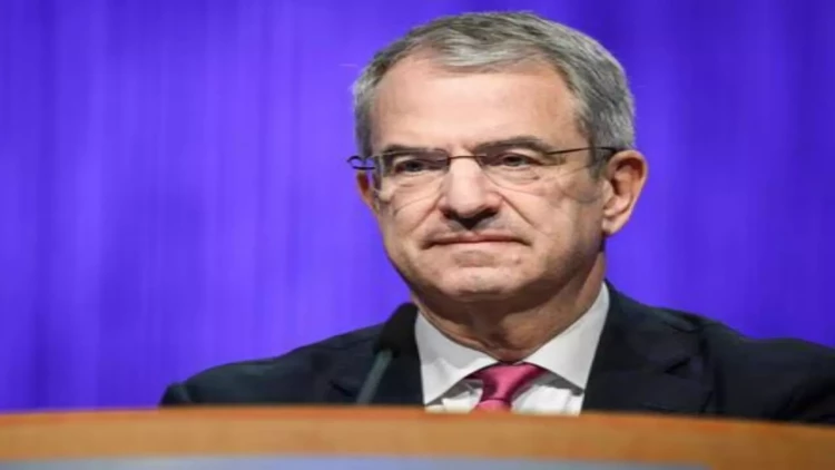 Məşhur şirkətin 40 illik CEO-su işçisi ilə eşq yaşadığına görə qovuldu