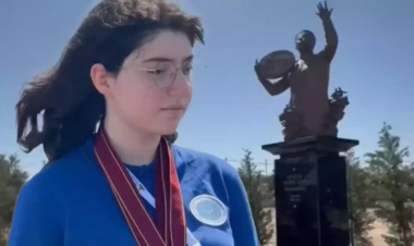 Bakıya çatan kimi anasının məzarını ziyarət etdi - FOTO