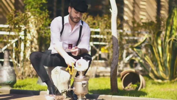 Azərbaycanlı müğənni ilk dəfə dəbdəbəli VİLLASINI nümayiş etdirdi - VİDEO