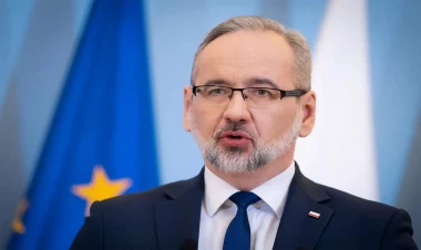 Keçmiş səhiyyə naziri COVID-19-a görə döyüldü