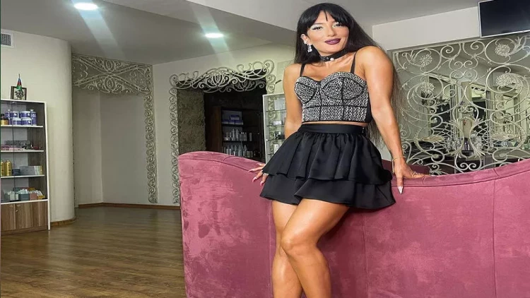 Azərbaycanlı müğənni geyimini maşında DƏYİŞDİ - VİDEOya belə çəkdilər