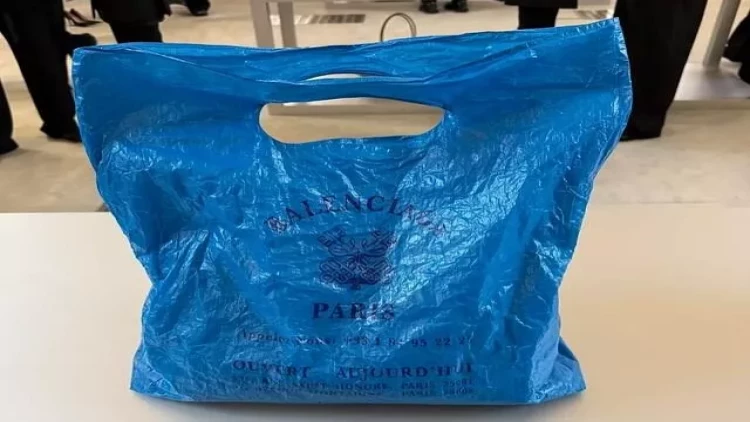 Dünya brendi bu çatnanı 995 dollara SATIR: zibil paketinə bənzətdilər - FOTO