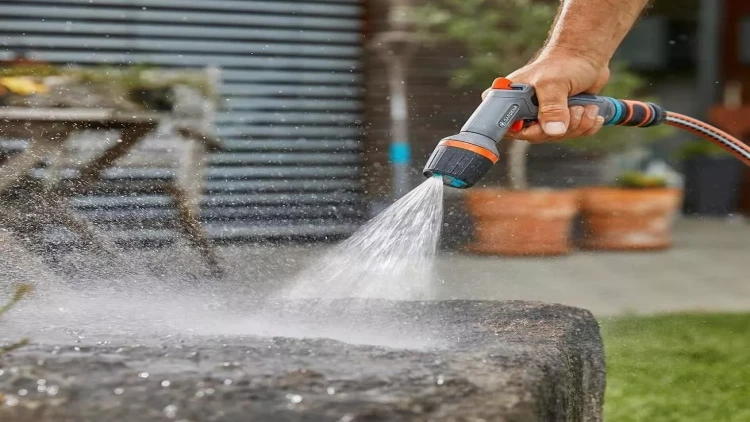 Bağı sulayırdı, canından oldu