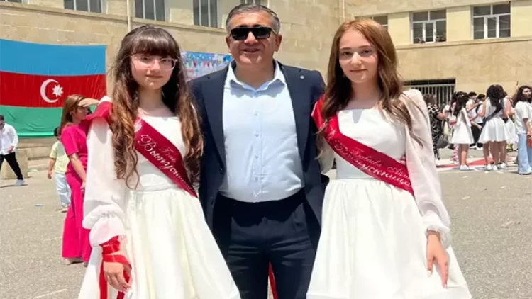 İki qızı da tələbə oldu
