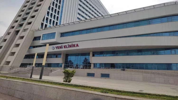 “Yeni Klinika”da 5 saatdır xəstəyə baxan yoxdur - ŞİKAYƏT