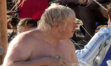 Keçmiş baş nazir çimərlikdə görüntüləndi - FOTO