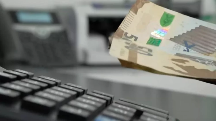 Azərbaycanda bu şəxslərin əməkhaqları artdı