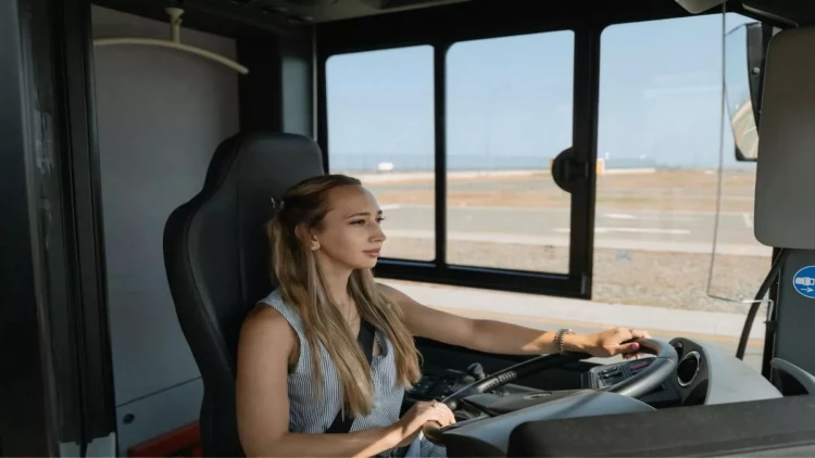 İctimai nəqliyyatda yenilik - Qadın sürücülər üçün təlimlərə başlanıldı - FOTO