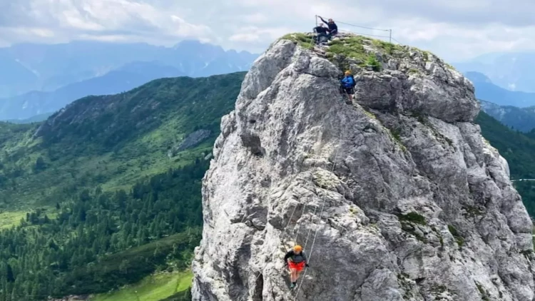 Bu şəhərin meri dağdan yıxılıb öldü