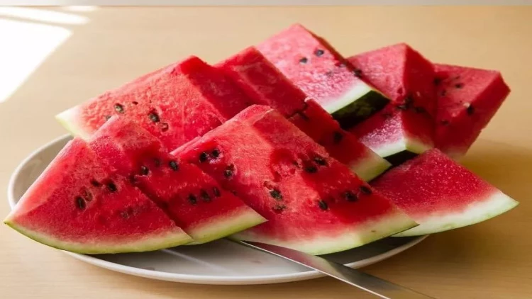 Qarpız arıqladır, yoxsa kökəldir? – Həkimlərdən açıqlama