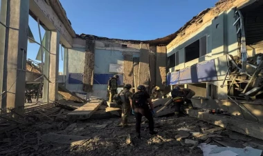 Rusiya Zaporojyedə avtovağzal və klinikanı bombaladı - 20-yə yaxın yaralı var - FOTO