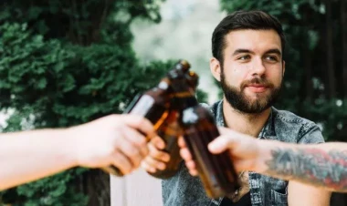 Alkoqol qəbul etmək üçün ən pis vaxt - bu, yuxunuzu korlaya bilər