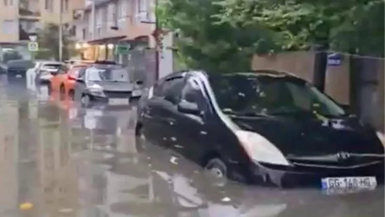 Batumini su basdı - VİDEO