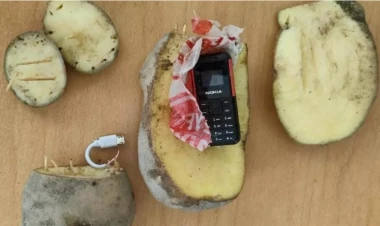 Kartofun içində telefon keçirmək istədi, saxlanıldı