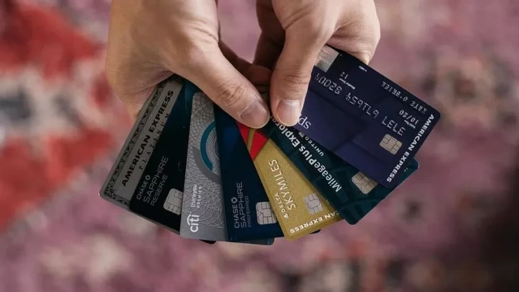 Maaşımızın 5 qatından çox kredit kartı ala bilməyəcəyik