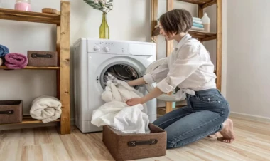 Tərdən saralmış geyimləri qartopu kimi ağardır - Bir qaşıq bəs edir