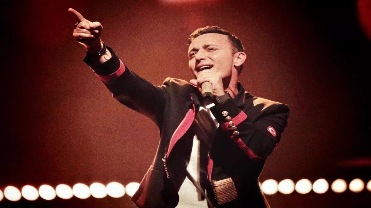 Mustafa Sandal səhnəyə sərxoş çıxdı - VİDEO