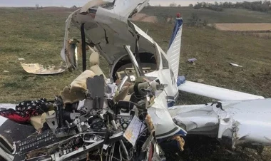 Təcili yardım təyyarəsi qəzaya uğradı - Ölənlər var