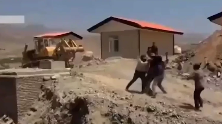 İran dövlət televiziyasının canlı yayımında DAVA - VİDEO