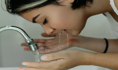 Duzlu su ilə üzü yuyanda nə olur?