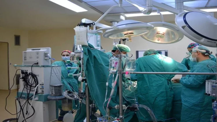 Azərbaycanda 13 il qız olan yeniyetməni əməliyyatla oğlan etdilər - VİDEO