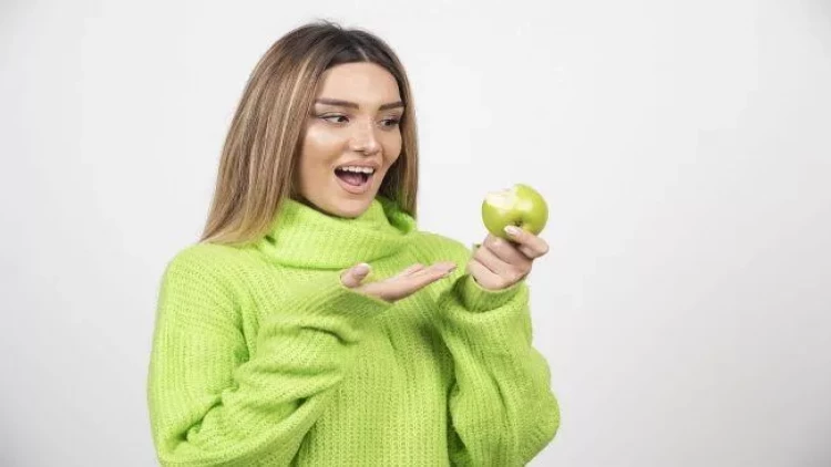 Niyə alma bəzən zərərli ola bilər - Həkim izah edir