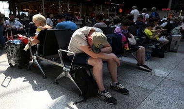 Rusiyada yüzlərlə sərnişin aeroportda qalıb - FOTO