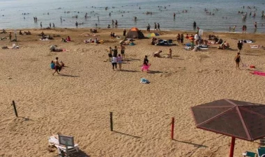 Çimərliklərdə qiymətlər od tutub yanır - Təkcə paltar dəyişmə kabinaları 2 manatdır