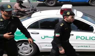 İranda silahlı şəxslər məhkəmə binasına hücum ediblər