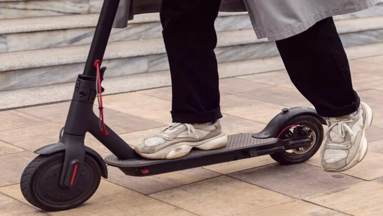 Skuterdən istifadə edənlərin nəzərinə: xəbəriniz olmadan kartınızdan pul çıxıla bilər - VİDEO