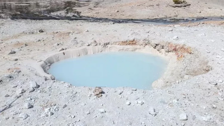 Geoloqlar gözlənilmədən qəribə mavi hovuz tapdı: Onun özəlliyi nədədir?