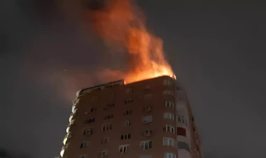 Sumqayıtda binadakı yanğın söndürüldü - VİDEO - FOTO
