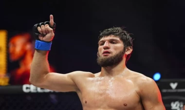 MMA döyüşçüsü küçədə belə güllələndi - VİDEO