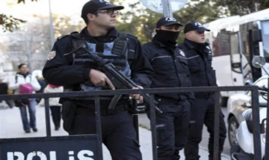 İstanbulda iki qrup arasında qarşıdurma – Yaralananlar var