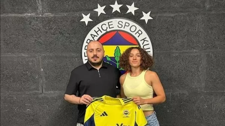 Azərbaycan millisinin futbolçusu 