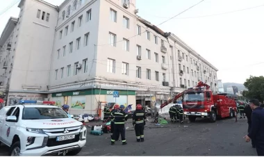 “Vağzal meydanı”nda qəzalı bina uçdu - Ölənlər var