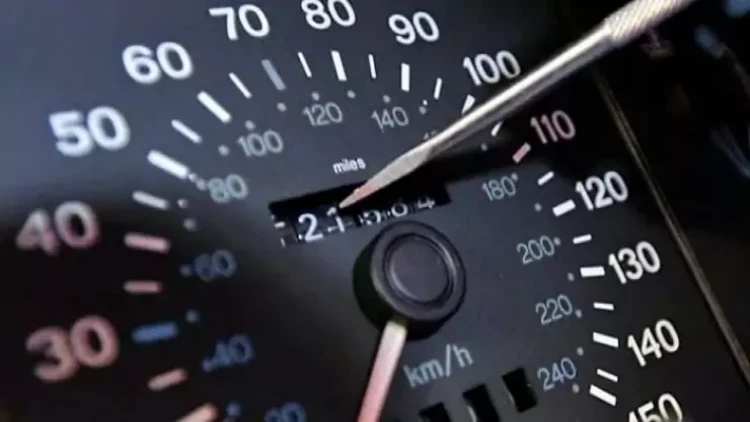 Maşın almazdan əvvəl nə qədər sürüldüyünü 7 sadə üsulla yoxlayın