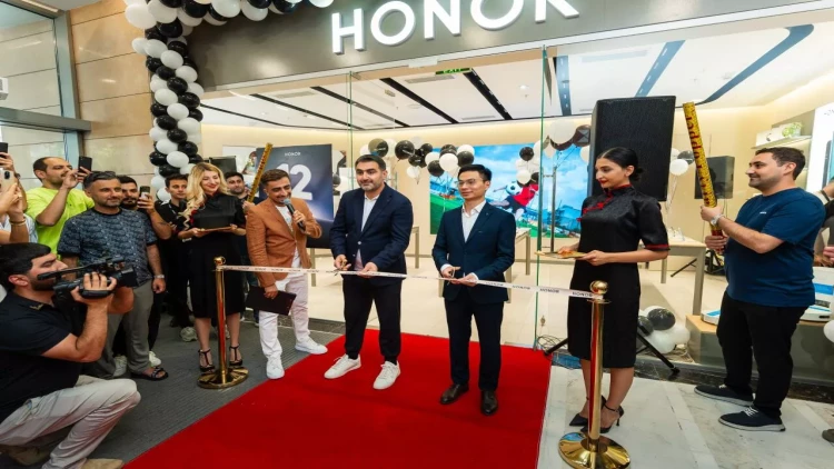 HONOR Azərbaycanda ilk rəsmi brend mağazasını açdı - FOTO