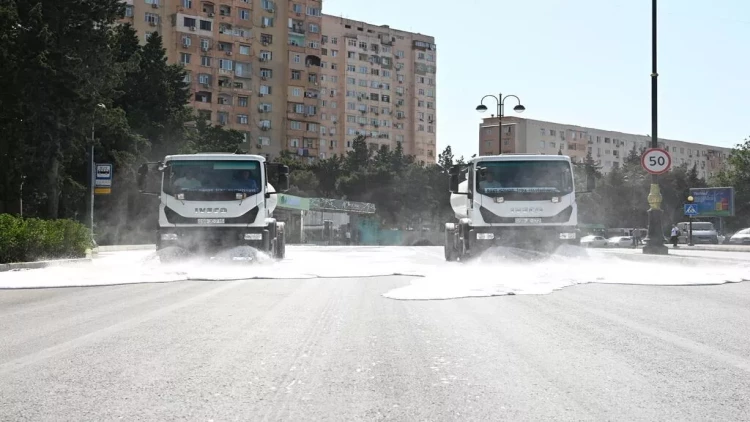 Paytaxt küçələri belə yuyuldu - FOTO