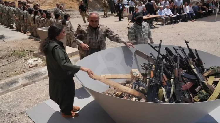 PKK-çıların tərksilah olmasının GÖRÜNTÜLƏRİ - Silahlar yandırıldı - FOTO