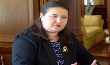 Oksana Markarova vəzifəsindən azad edildi