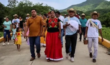 Şəhər meri timsahla evləndi