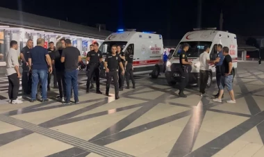 14 yaşlı qız dəhşət saçdı - Çox sayda yaralı var