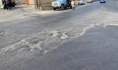 Yoldakı problemə görə sürücü xərcə düşdü - Kim cavabdehdir? - AÇIQLAMA