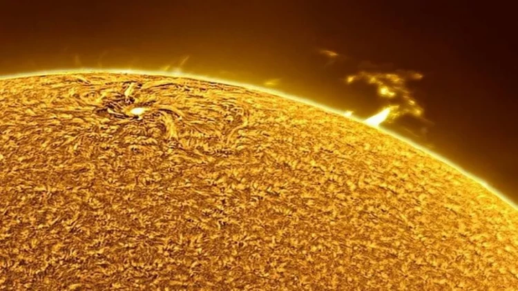 Günəş rekord həcmdə plazma buraxdı