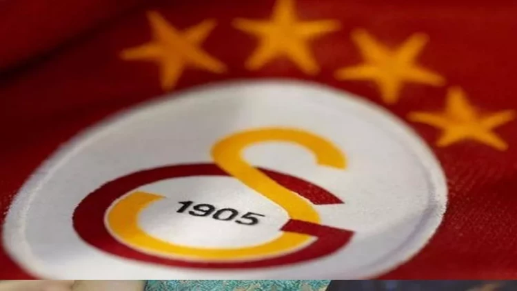 “Qalatasaray” müdafiəçisi ilə yollarını ayırdı