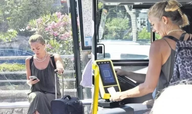 Avtobusa minib, istirahətə getdi - Aktrisanın heç yerdə görmədiyiniz FOTOsu