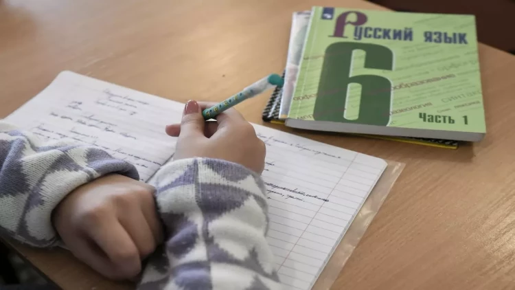 Rus bölmələri bağlanacaq? - Təhsil eksperti nə təklif edir?