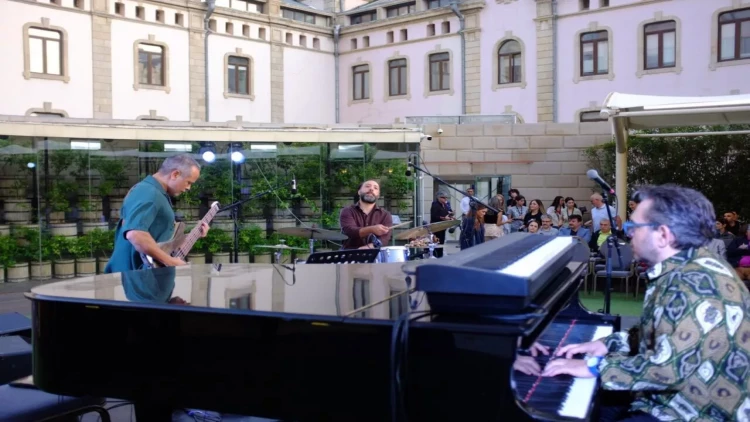 Bakı Piano Festivalı 2025-də dünya şöhrətli pianoçu və bəstəkar Mayk del Ferronun konserti olub – VİDEO - FOTO