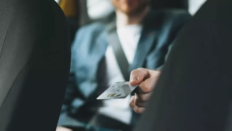 Nağdsız ödənişdə əngəl: Taksi sürücüləri kartla ödənişdən buna görə imtina edir